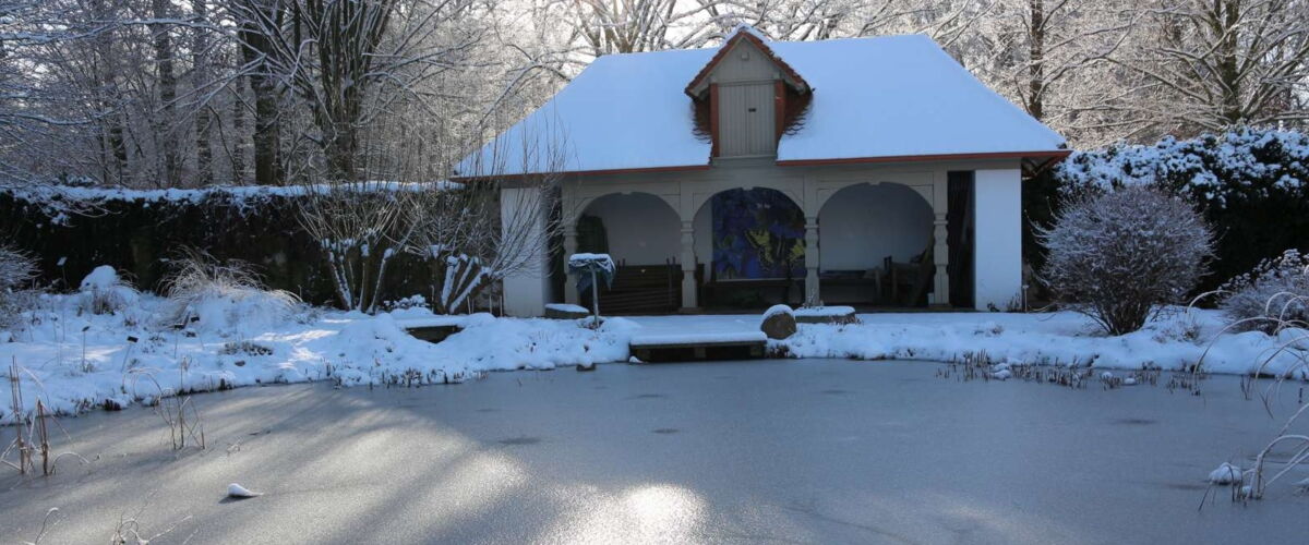 Foto Garten Pavillon und Teich im Winter